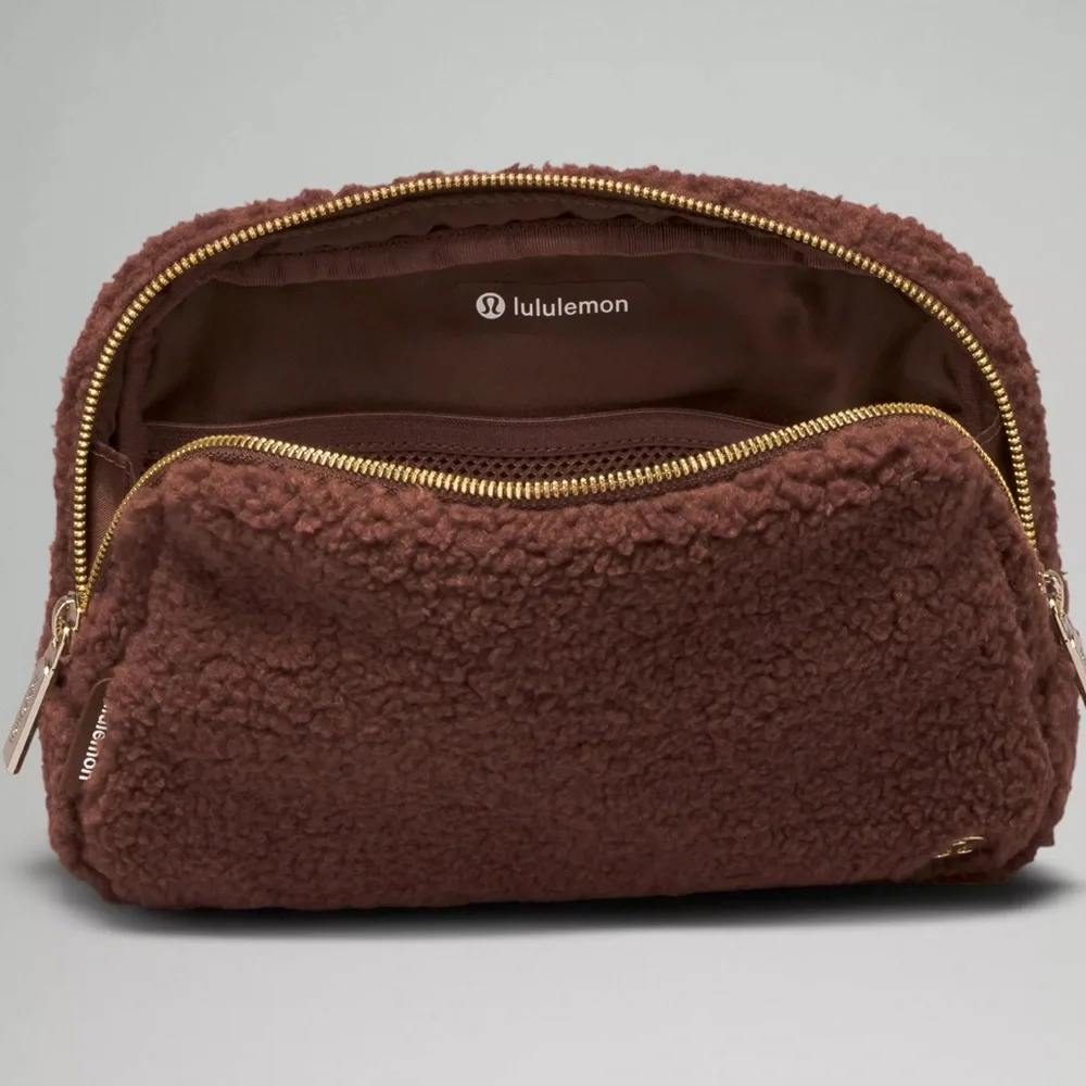 🆕 LULULEMON Athletica Everywhere Belt Bag Fleece LARGE 2L Brown Gold NWT - Picture 4 of 16